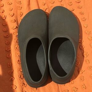 Used  CROCS ON THE CLOCK SLIP RESISTANT WORK SLIP-ON